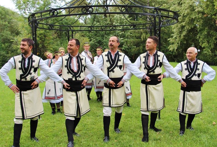 "Плетеница" завоюва златен медал от конкурса "Фолклор от извора"