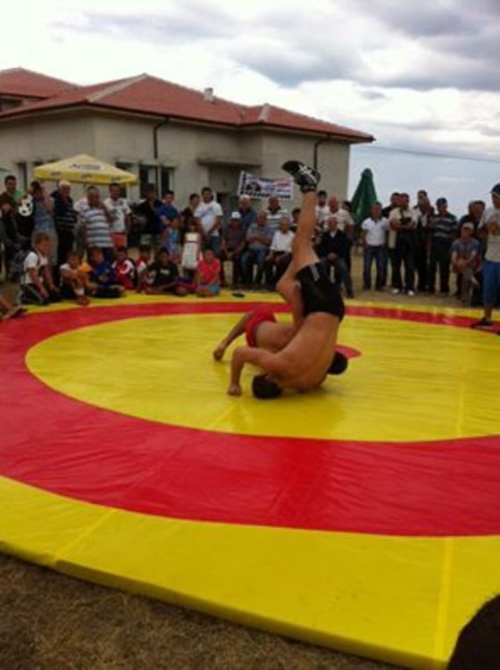 Пехливанските борби предизвикаха най-голям интерес на събора в Ябълковец