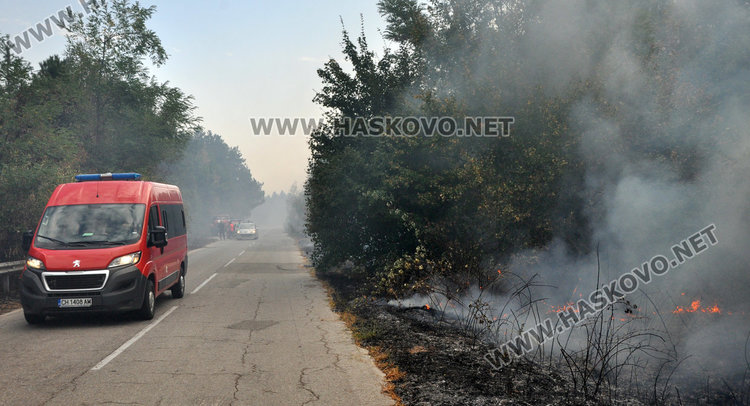 Пожарът в Сакар се разраства на 3 фронта, обхвана 10 000 дка