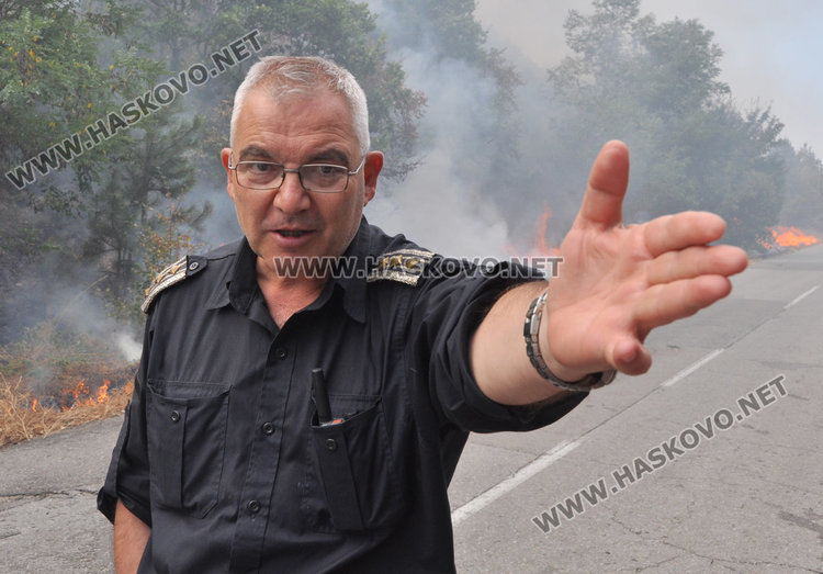 Трима задържани за пожара край Българска поляна, 50  евакуирани