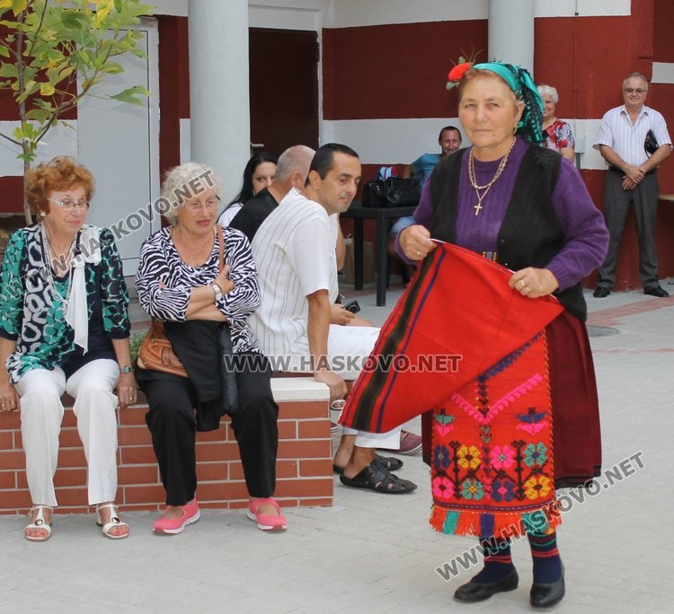 100- годишни носии демонстрираха в димитровградския музей