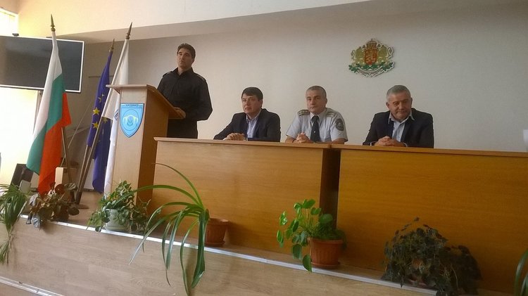 На снимката: старши комисар Красимир Шотаров, Ресми Мурад, комисар Сергей Заимов, Румен Младенов