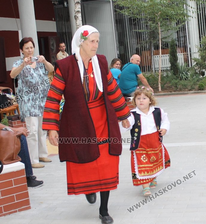 100- годишни носии демонстрираха в димитровградския музей