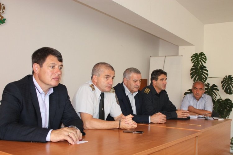 Румяна Бъчварова награди пожарникари от Ардино за себеотрицание