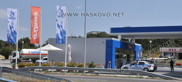 Теч на газ на бензиностанция затвори пътя Хасково - Димитровград 