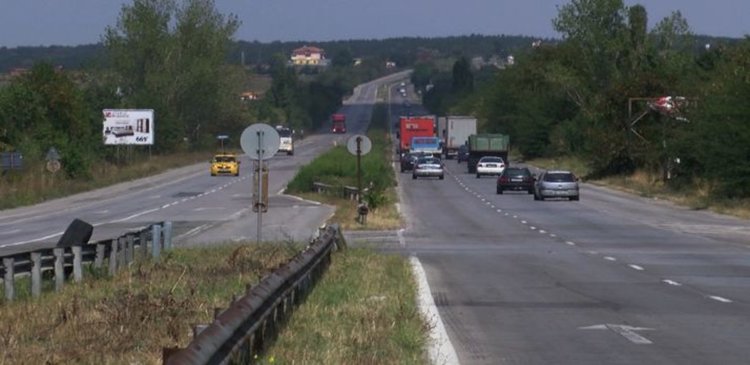 Пътят Димитровград-Хасково бе затворен за час