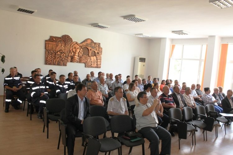 Румяна Бъчварова награди пожарникари от Ардино за себеотрицание