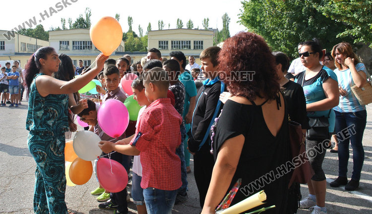 284 прекрачиха прага на Спортното, 24 нови малки надежди