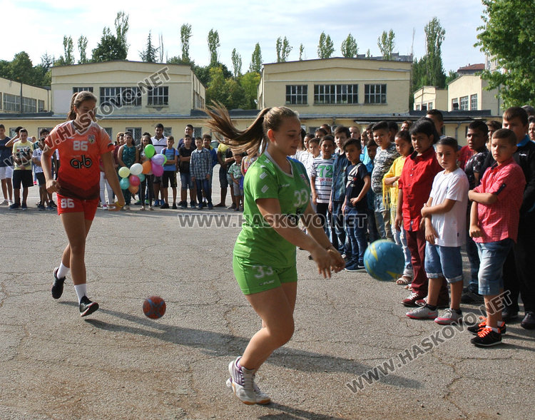 284 прекрачиха прага на Спортното, 24 нови малки надежди