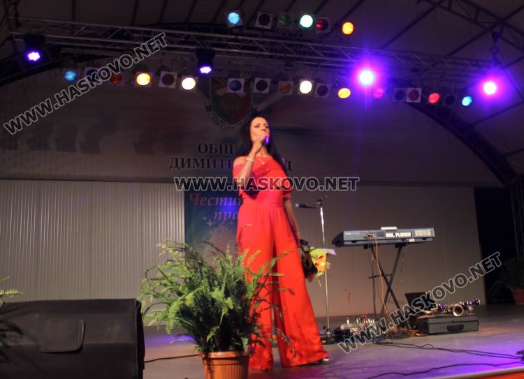 Димитровградчани тропаха хора на концерта на Славка Калчева