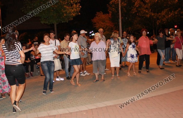 Димитровградчани тропаха хора на концерта на Славка Калчева