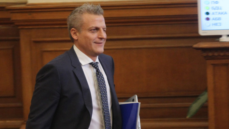 Никой не държал насила служителите в МЗ, призна Москов