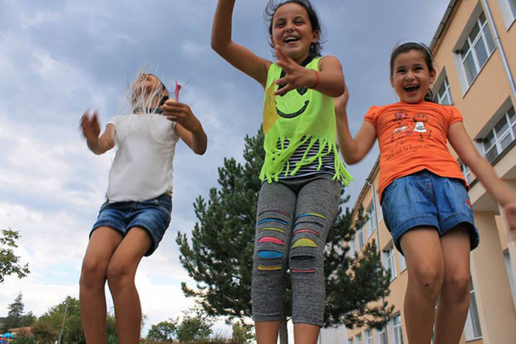 Образование с любов и забавно лято за деца от Крумовград и Кирково