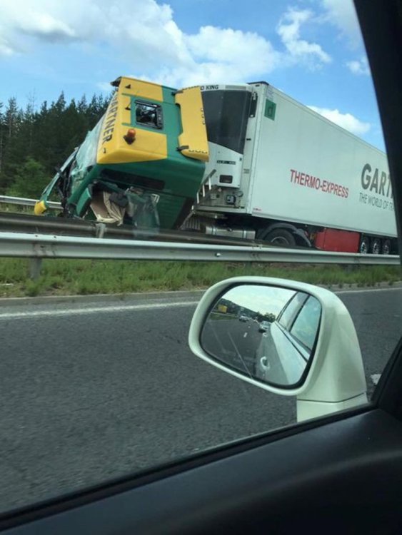 Катастрофа между ТИР и цистерна блокира "Тракия"