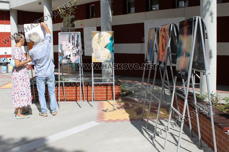 Представиха 9-ото издание на уникалния календар на Община Димитровград