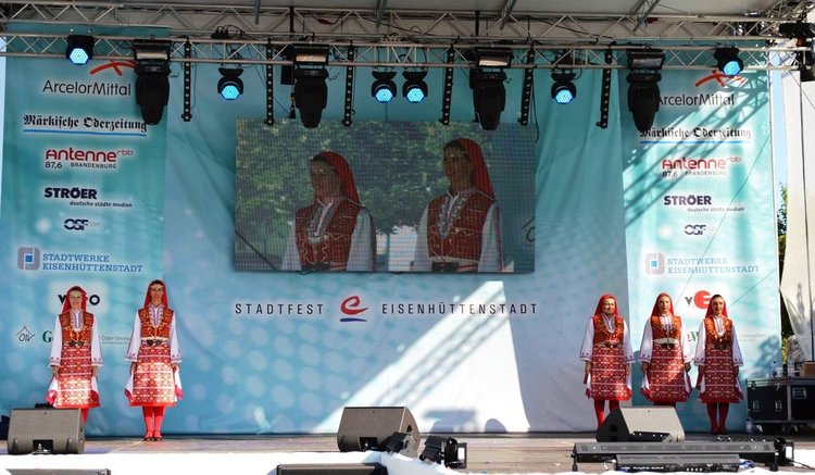 "Гайтани" са изпълнили танци от Тракийския и Пиринския край, които са част от новия репертоар на състава