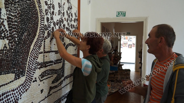 Пано от боб за рекордите на Гинес правят в Смилян