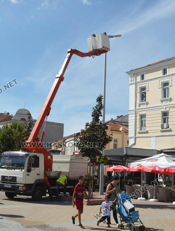 Сменят уличните лампи със светодиоди, откриват горещ телефон
