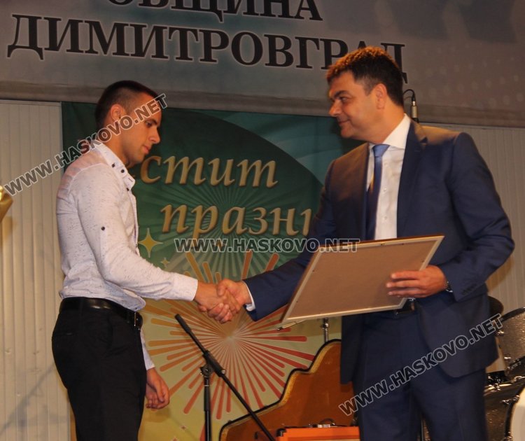 10 деца и младежи получиха отличия за празника на Димитровград