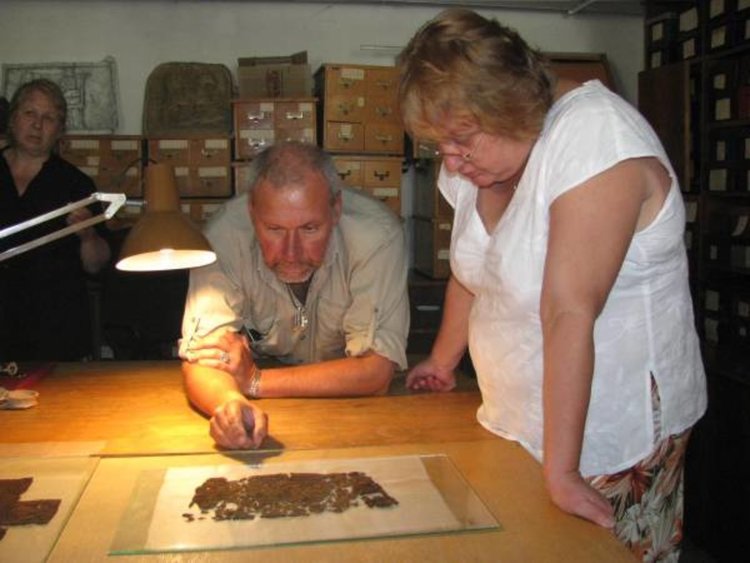 Одежди, тъкани със злато, стрували колкото цял град