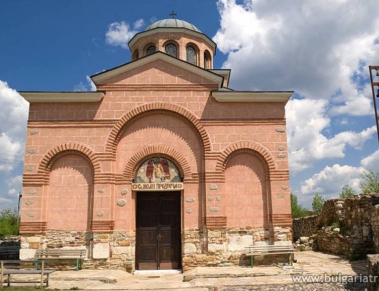 Одежди, тъкани със злато, стрували колкото цял град