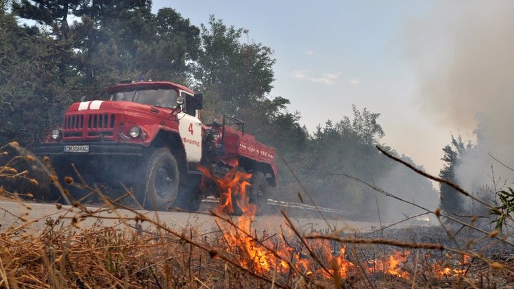 Локализирани и овладяни са пожарите в Хухла и Главан