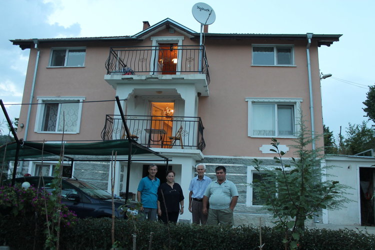 Бай Енвер от Рани лист: С пари можеш да купиш всичко, но чистият въздух тук никой не може да го закупи