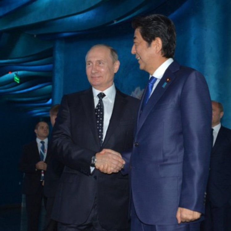 Путин: Готови сме да уредим териториалния спор с Япония