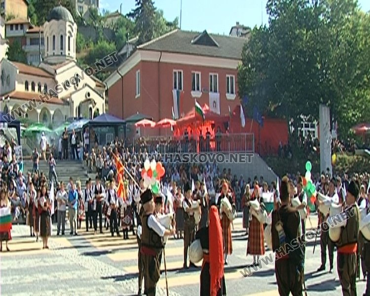 Над 2300 самодейци от цялата страна и чужбина три дни се надпяват и надиграват в Неделино 