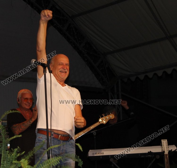 "Легендите" пяха за 69-ия рожден ден на Димитровград