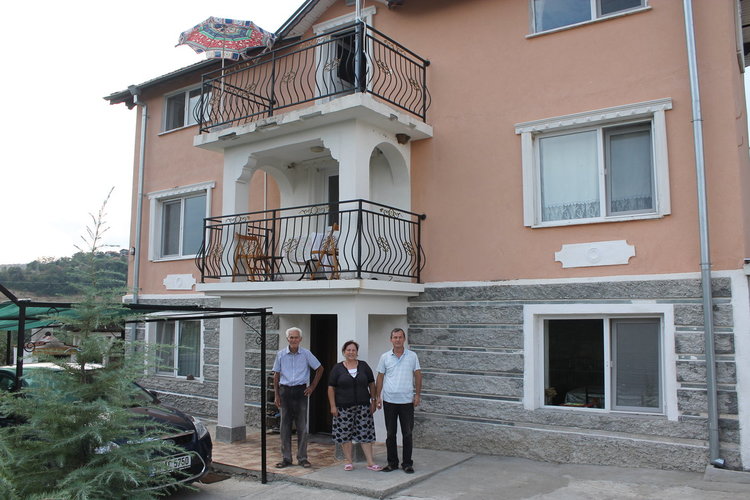 Бай Енвер от Рани лист: С пари можеш да купиш всичко, но чистият въздух тук никой не може да го закупи