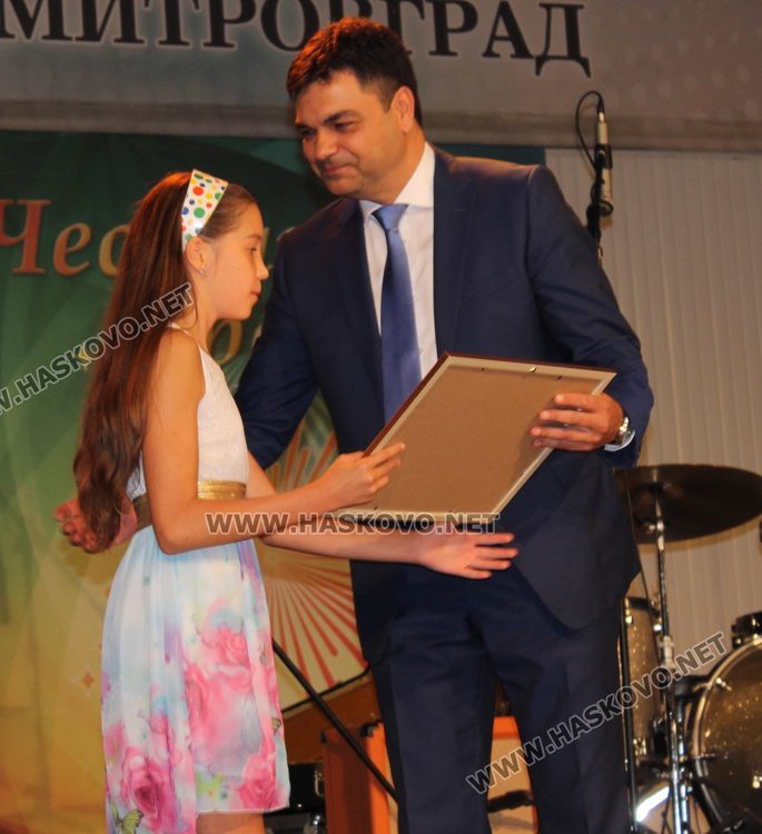 10 деца и младежи получиха отличия за празника на Димитровград