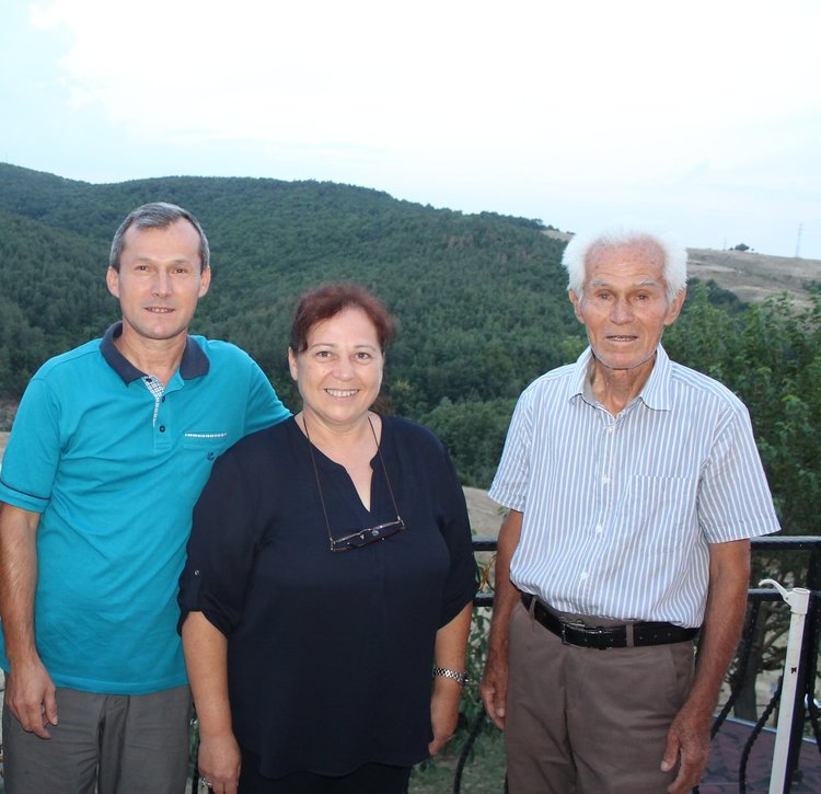 Бай Енвер от Рани лист: С пари можеш да купиш всичко, но чистият въздух тук никой не може да го закупи