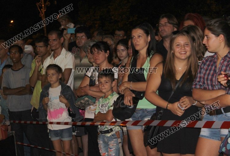 "Легендите" пяха за 69-ия рожден ден на Димитровград