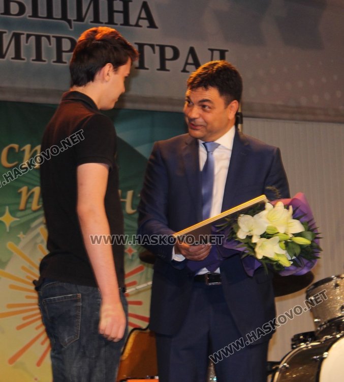 10 деца и младежи получиха отличия за празника на Димитровград