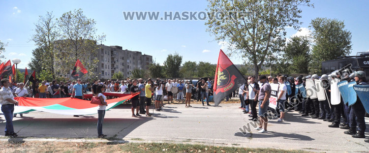 Бунт срещу мигрантите в Харманли: Това е организирано нашествие. Да спрем ислямизацията! 