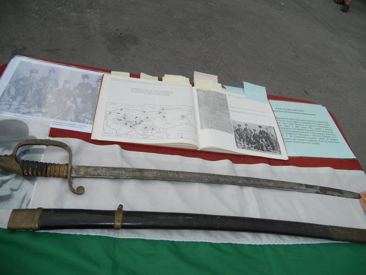 Кралица на ореха посрещнаха в Орехово, почетоха и героя от Руско-Турската освободителна война Радю Овчаров