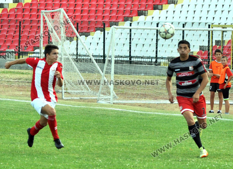 Отново футбол на „Ямача”, 6 гола в първото дерби