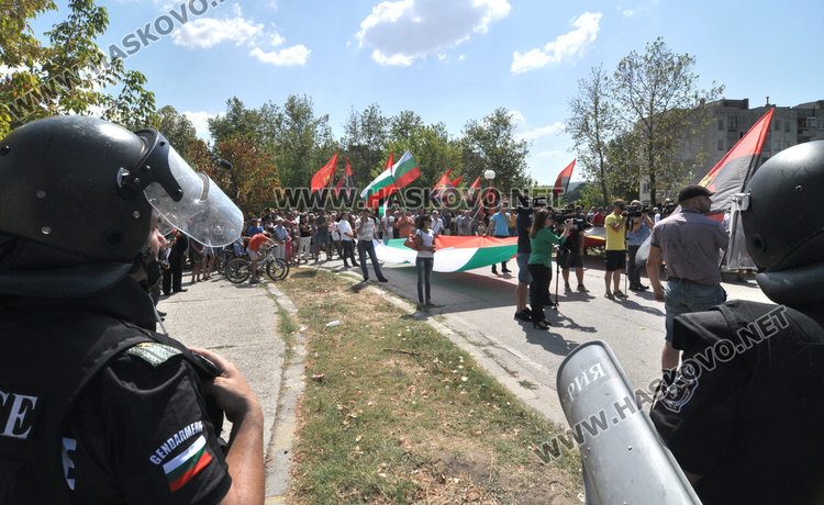 Бунт срещу мигрантите в Харманли: Това е организирано нашествие. Да спрем ислямизацията! 