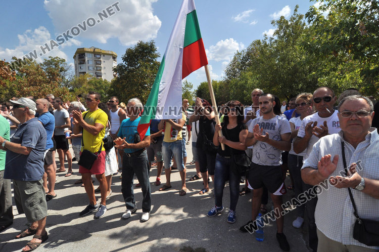 Бунт срещу мигрантите в Харманли: Това е организирано нашествие. Да спрем ислямизацията! 