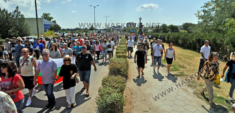 Бунт срещу мигрантите в Харманли: Това е организирано нашествие. Да спрем ислямизацията! 