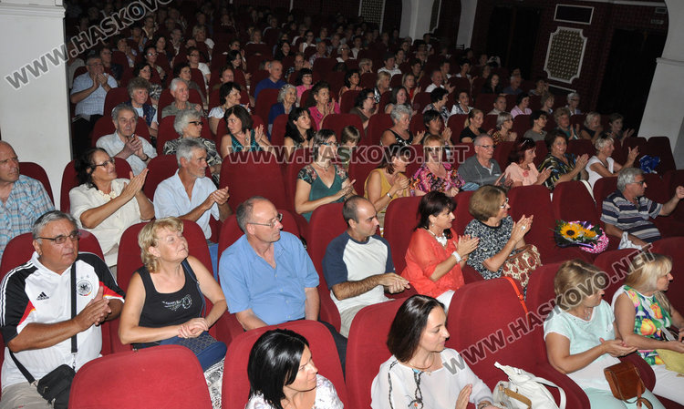 Празниците на Хасково започнаха, театърът пълен за виртуози на цигулката