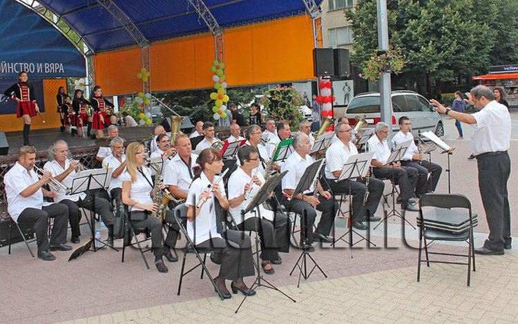 Духовият оркестър открива тържествата за празника на Хасково