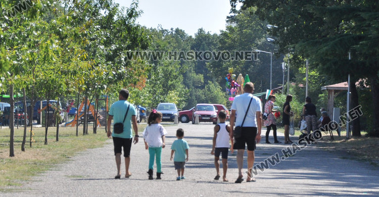 В Кенана палят скарите за панаира, пускат симулатор на скоростно влакче 