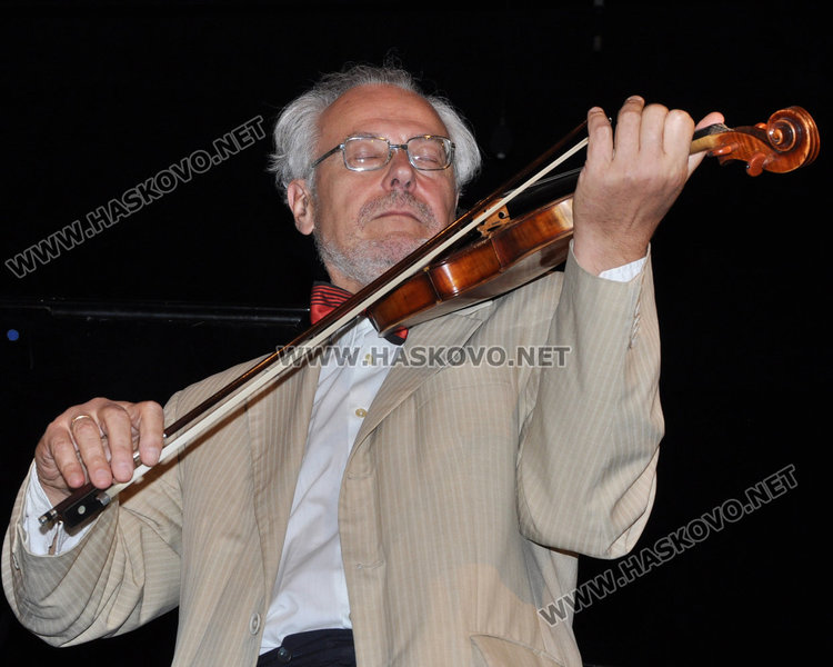 Празниците на Хасково започнаха, театърът пълен за виртуози на цигулката