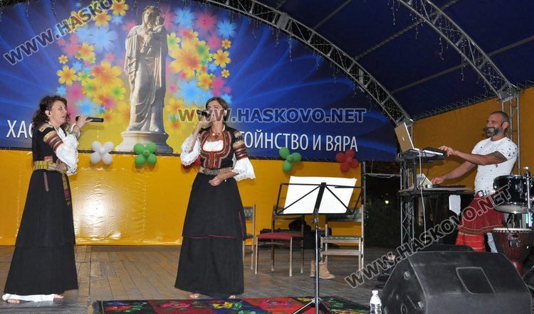 Калин Вельов и Нина Николина напълниха площада