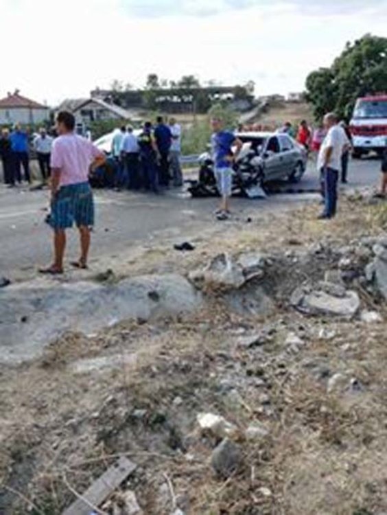 Жестока катастрофа! Две коли се сблъскаха, трима ранени