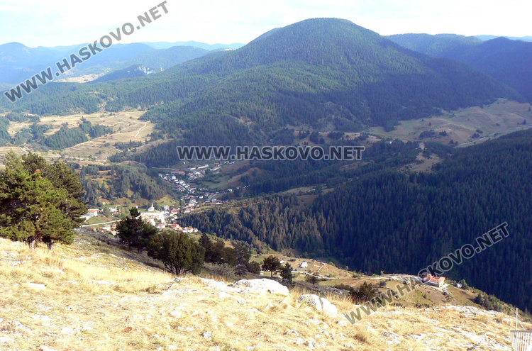 Хасковлии от 11 до 70 г. на спортно ориентиране в  Родопите, отборът втори