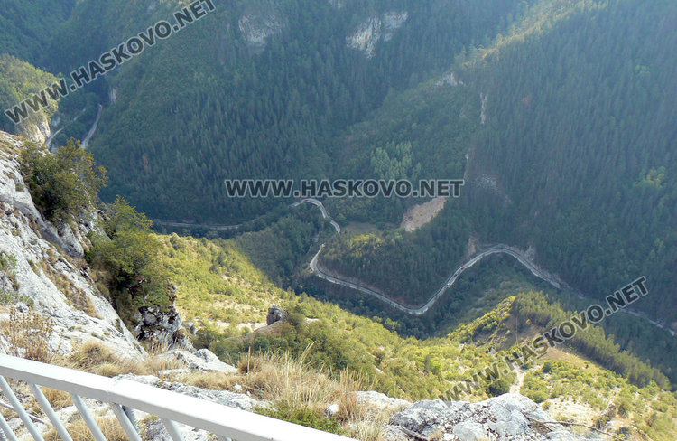 Хасковлии от 11 до 70 г. на спортно ориентиране в  Родопите, отборът втори