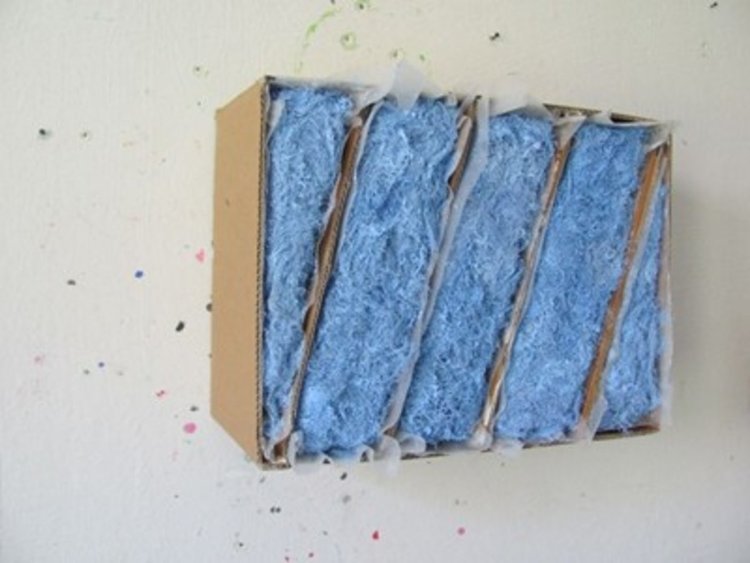 Геометрия в кашони показва в София кърджалийски художник  